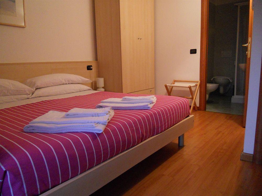 Hotel Vista Lago Брунате Экстерьер фото