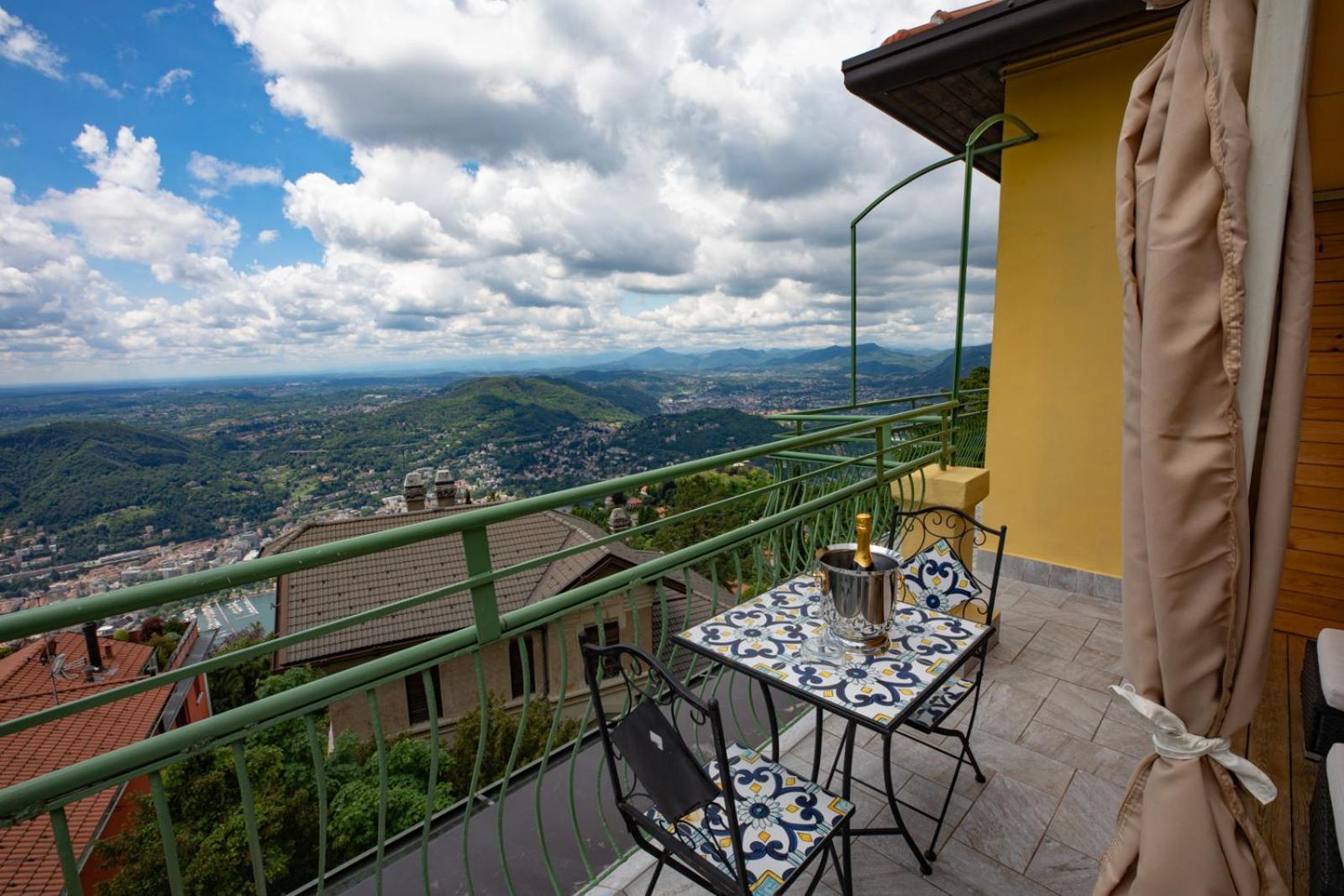 Hotel Vista Lago Брунате Экстерьер фото