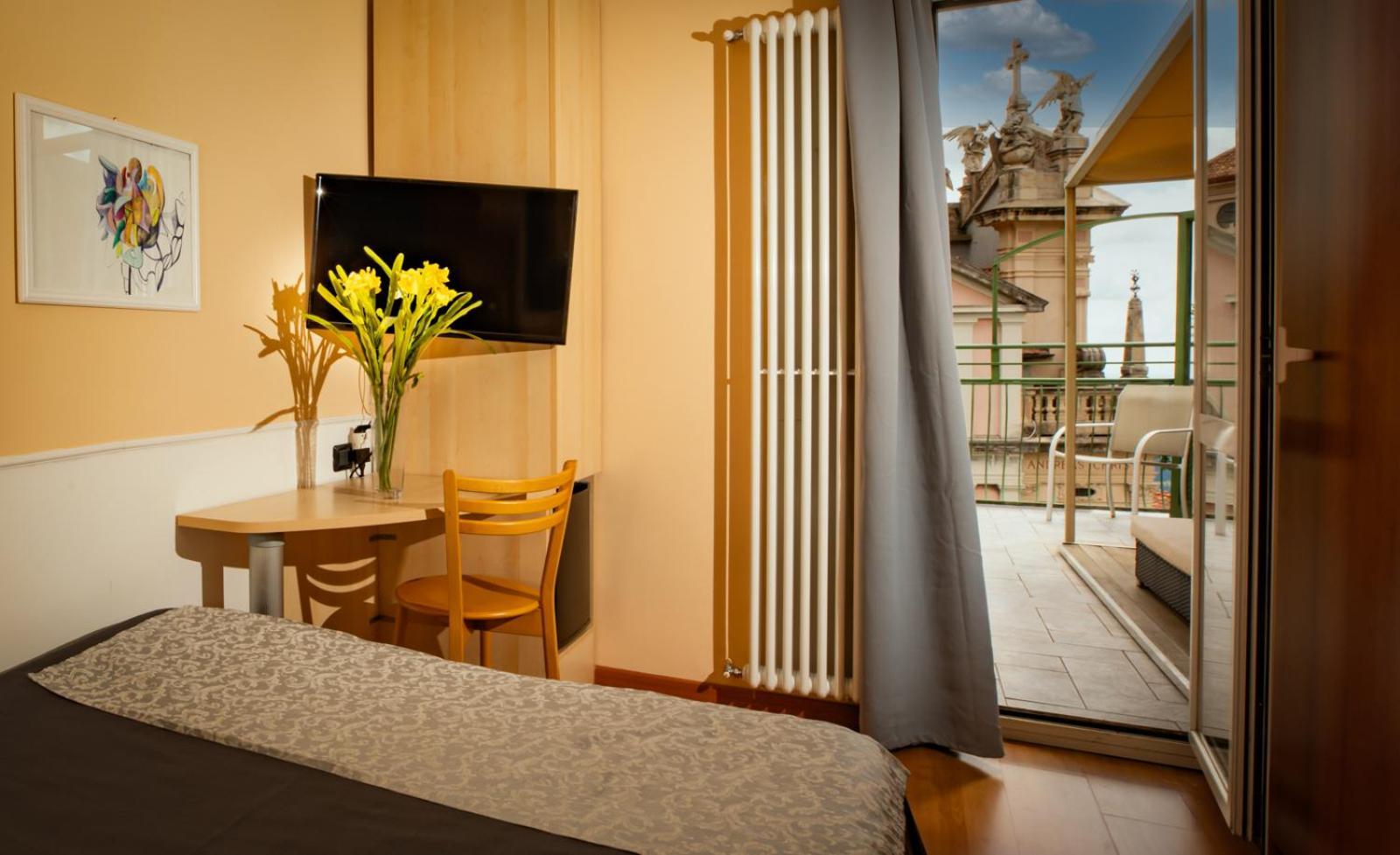 Hotel Vista Lago Брунате Экстерьер фото
