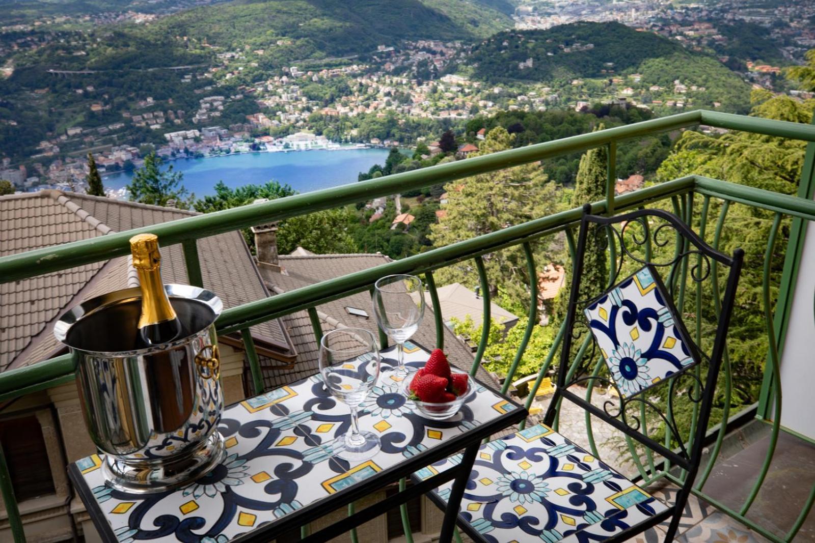 Hotel Vista Lago Брунате Экстерьер фото