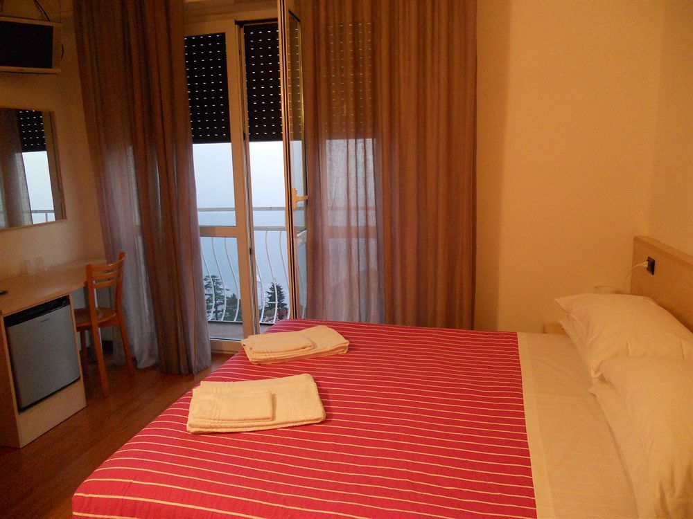Hotel Vista Lago Брунате Экстерьер фото