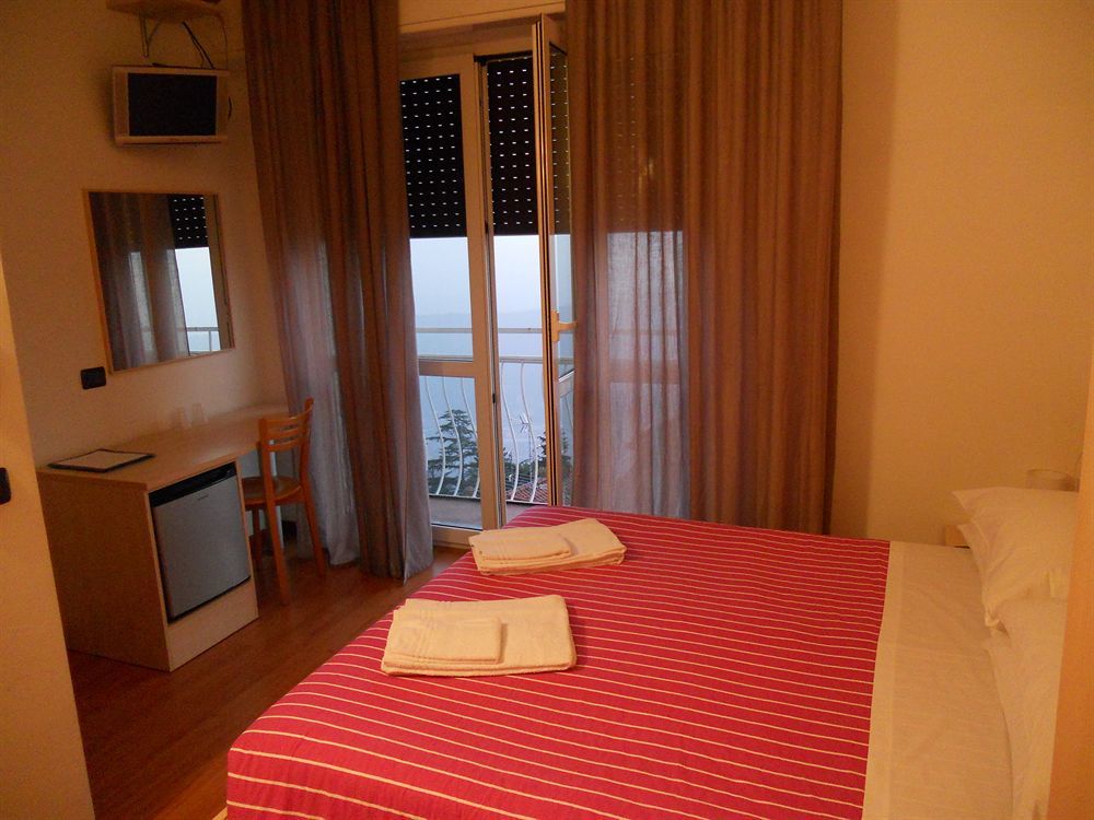 Hotel Vista Lago Брунате Экстерьер фото